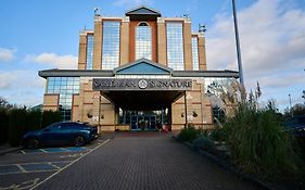 Sandman Signature London Gatwick Hotel